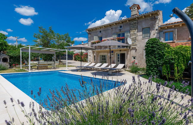 Casa de 5 quartos em Raša com piscina privada e jardim - Foto 13