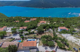 Photo 2 - Maison de 3 chambres à Raša avec piscine privée et vues à la mer