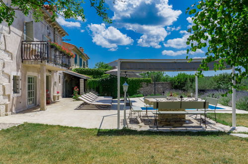 Photo 10 - Maison de 3 chambres à Raša avec piscine privée et jardin