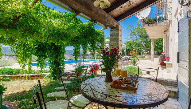 5 bedroom House in Raša with private pool and garden - Photo 2
