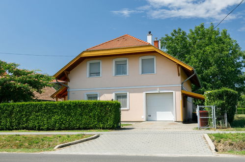 Photo 35 - Maison de 2 chambres à Kőröshegy avec piscine privée et jardin