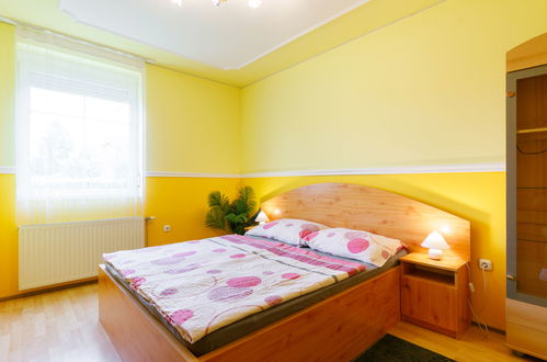 Foto 5 - Casa de 2 quartos em Kőröshegy com piscina privada e jardim