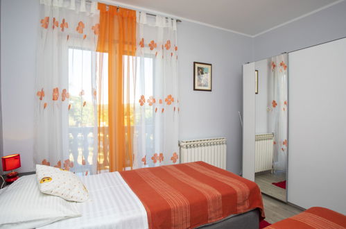 Foto 13 - Apartamento de 2 habitaciones en Pićan con piscina y terraza