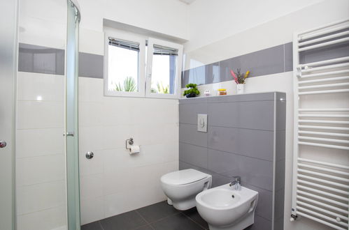 Foto 20 - Apartamento de 2 quartos em Pićan com piscina e terraço