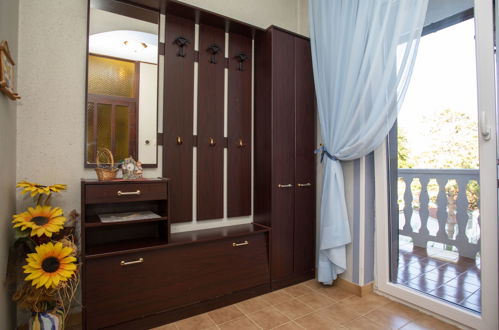 Foto 18 - Appartamento con 2 camere da letto a Pićan con piscina e terrazza