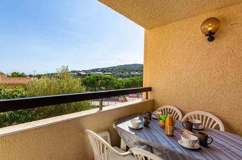 Foto 13 - Apartamento de 2 habitaciones en Roquebrune-sur-Argens con piscina y jardín