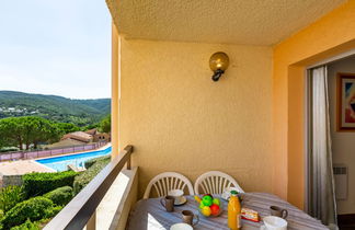 Foto 1 - Apartamento de 2 quartos em Roquebrune-sur-Argens com piscina e vistas do mar