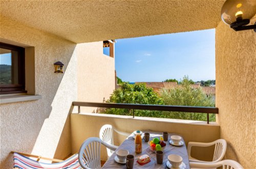 Photo 4 - Appartement de 2 chambres à Roquebrune-sur-Argens avec piscine et vues à la mer