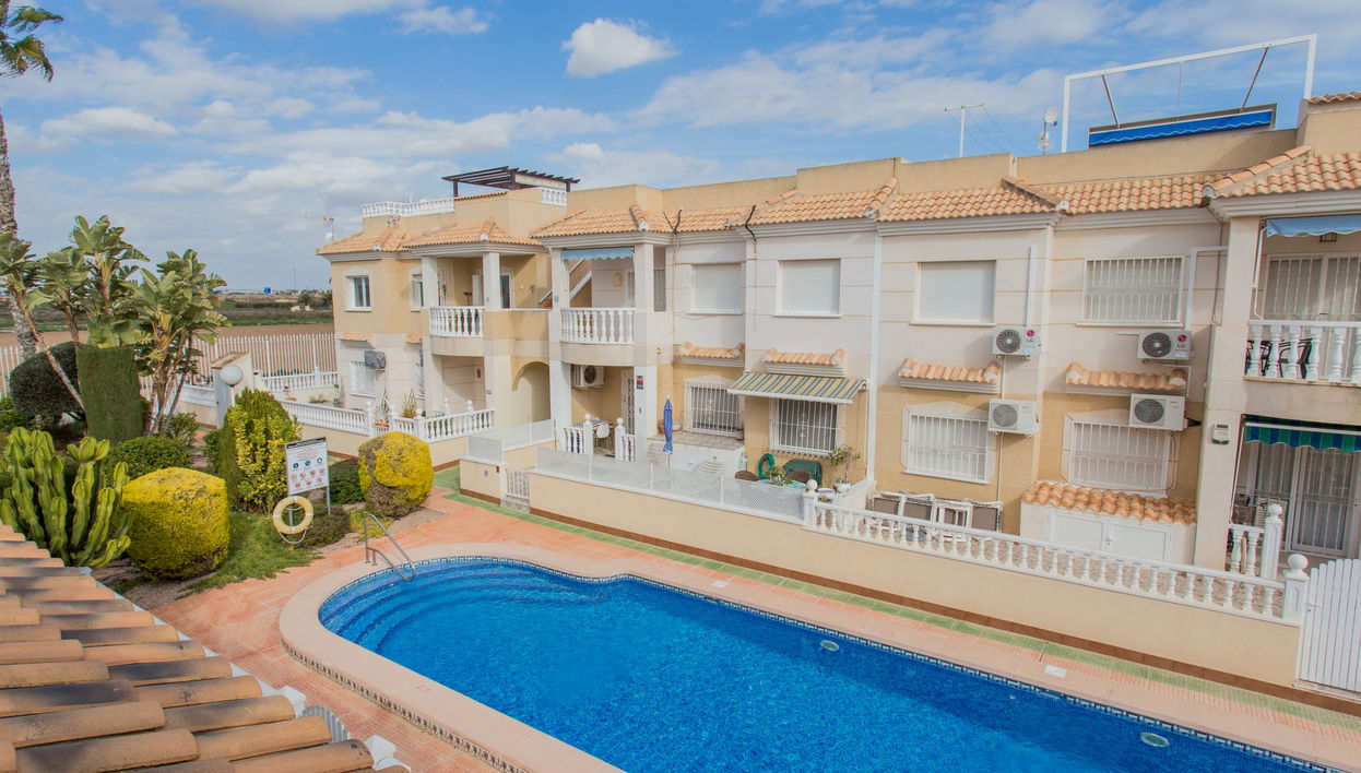 Casa de 3 quartos em Los Alcázares com piscina e terraço - Foto 1