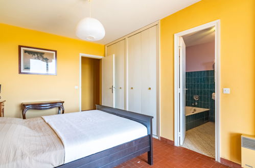 Foto 15 - Casa con 4 camere da letto a Bormes-les-Mimosas con terrazza e vista mare