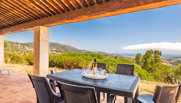 Photo 1 - Maison de 4 chambres à Bormes-les-Mimosas avec terrasse et vues à la mer