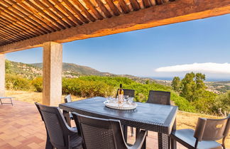 Foto 1 - Haus mit 4 Schlafzimmern in Bormes-les-Mimosas mit terrasse und blick aufs meer