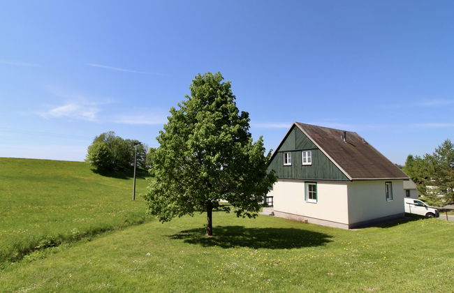 Casa de 3 quartos em Černý Důl com piscina e jardim - Foto 1