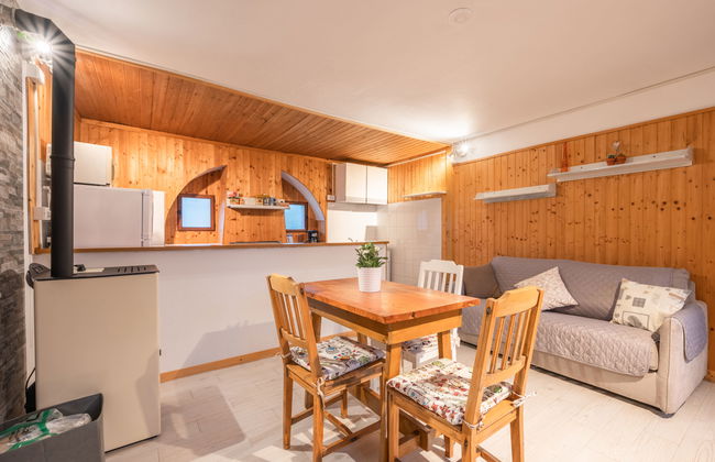 Casa de 2 quartos em Armeno com jardim e terraço - Foto 7
