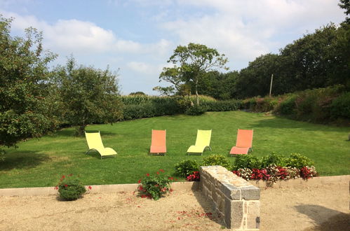 Photo 24 - Maison de 3 chambres à Plouzélambre avec jardin et terrasse