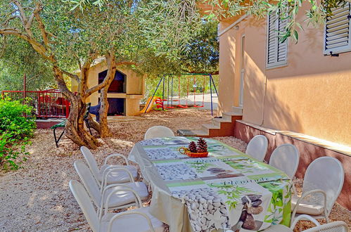 Foto 17 - Casa con 2 camere da letto a Makarska con giardino e terrazza