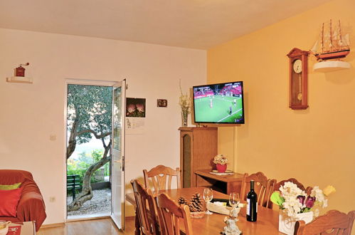 Photo 3 - 2 bedroom House in Makarska with garden and terrace