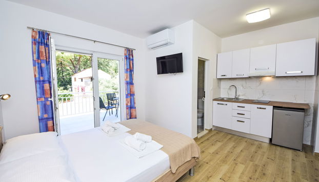 Apartamento de 1 quarto em Orebić com piscina e jardim - Foto 2