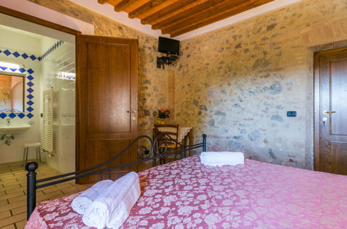 Foto 15 - Apartamento de 2 quartos em San Gimignano com piscina privada e jardim