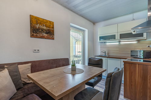 Foto 4 - Appartamento con 3 camere da letto a Velden am Wörther See con giardino