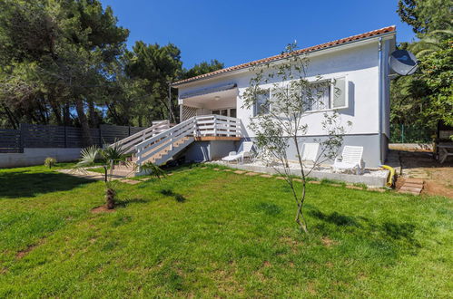 Photo 1 - Maison de 2 chambres à Medulin avec jardin et terrasse