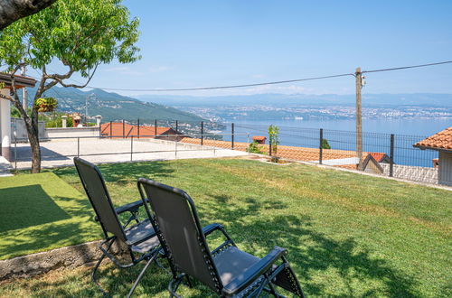 Foto 5 - Apartamento de 1 quarto em Lovran com jardim e terraço