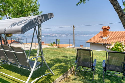Foto 22 - Apartamento de 1 quarto em Lovran com jardim e terraço