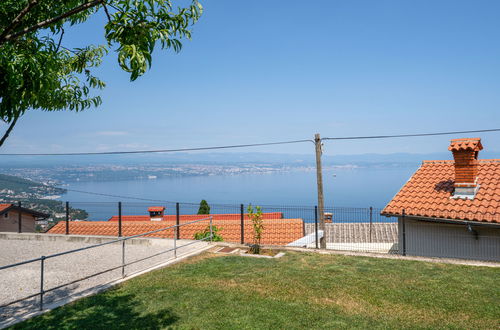 Foto 23 - Apartamento de 1 quarto em Lovran com jardim e terraço
