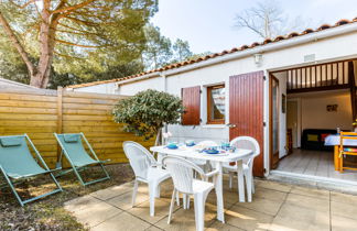 Photo 3 - Maison de 1 chambre à Les Mathes avec piscine et terrasse