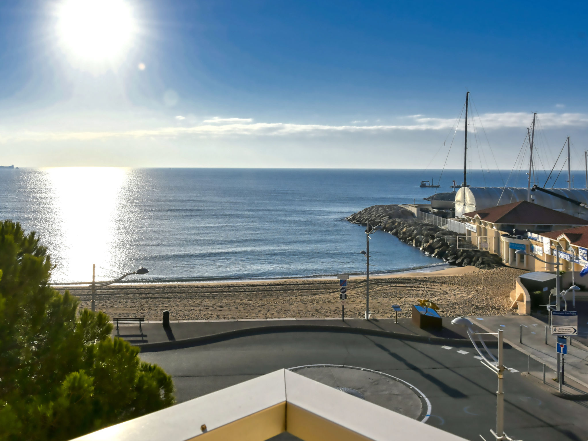 Foto 8 - Appartamento con 1 camera da letto a Fréjus con terrazza e vista mare