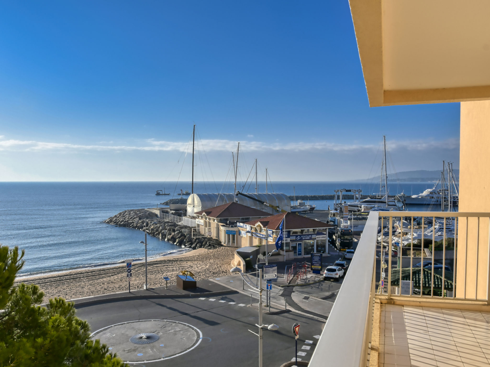 Foto 10 - Apartamento de 1 quarto em Fréjus com terraço e vistas do mar