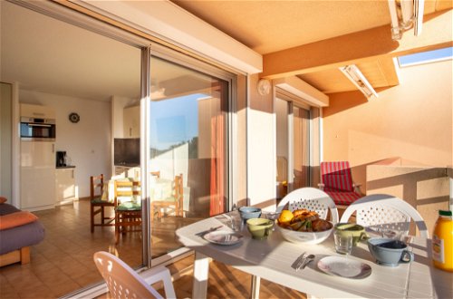 Foto 2 - Apartamento de 1 habitación en Bormes-les-Mimosas con piscina y vistas al mar