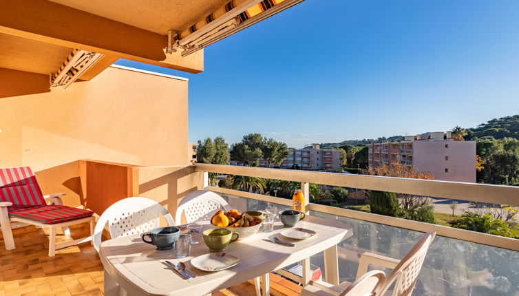 Foto 1 - Apartamento de 1 habitación en Bormes-les-Mimosas con piscina y vistas al mar