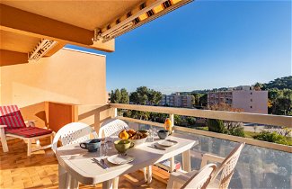 Photo 1 - 1 bedroom Apartment in Bormes-les-Mimosas with swimming pool and sea view