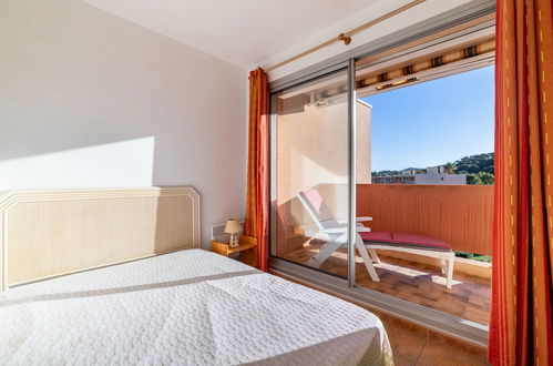 Foto 8 - Apartamento de 1 quarto em Bormes-les-Mimosas com piscina e vistas do mar