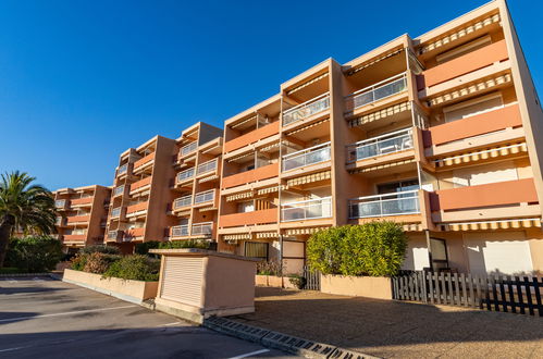 Foto 15 - Apartamento de 1 habitación en Bormes-les-Mimosas con piscina y vistas al mar