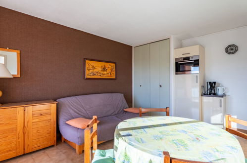 Foto 6 - Apartment mit 1 Schlafzimmer in Bormes-les-Mimosas mit schwimmbad und blick aufs meer