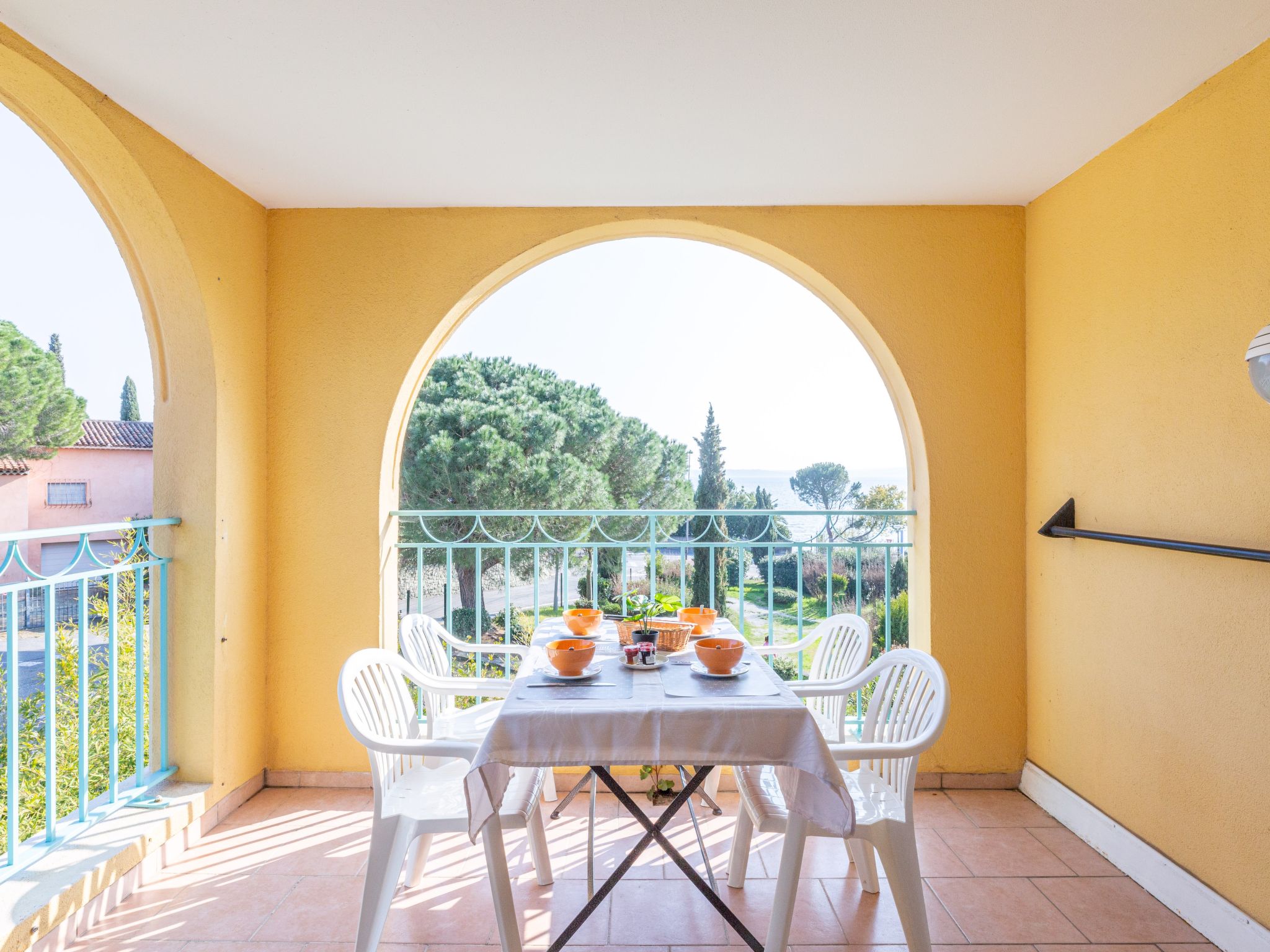 Foto 10 - Apartment mit 1 Schlafzimmer in Roquebrune-sur-Argens mit schwimmbad und blick aufs meer