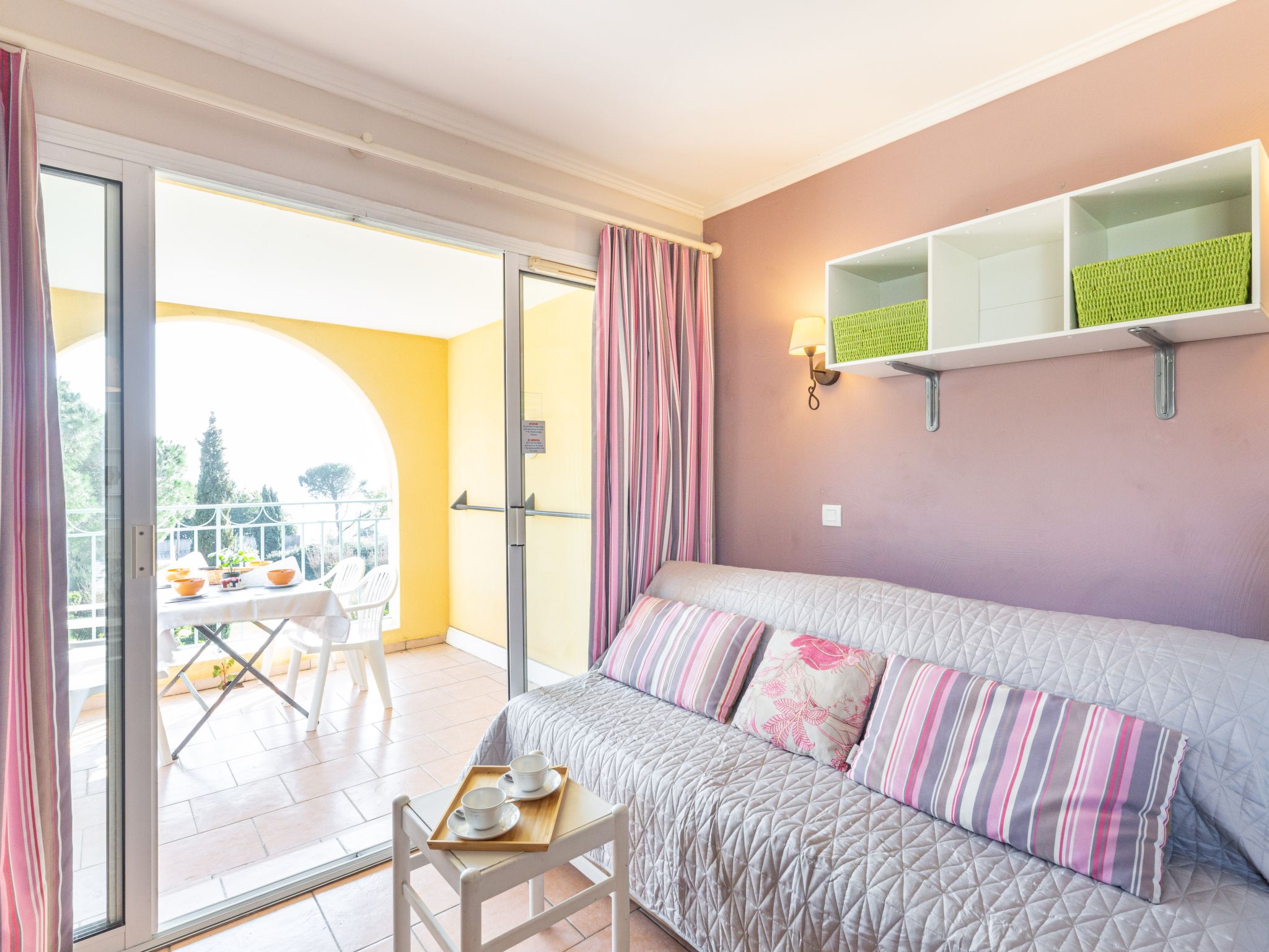 Foto 2 - Appartamento con 1 camera da letto a Roquebrune-sur-Argens con piscina e vista mare