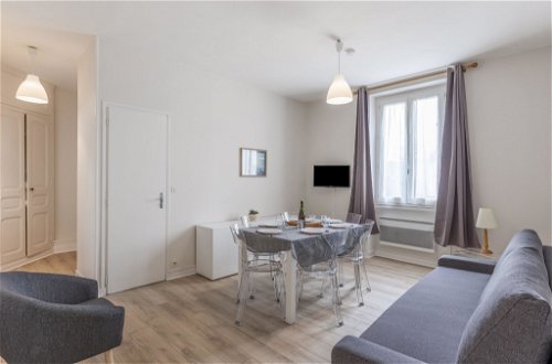 Foto 2 - Appartamento con 2 camere da letto a La Richardais con vista mare
