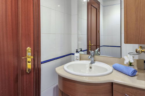 Foto 15 - Appartamento con 2 camere da letto a Marbella con piscina e giardino