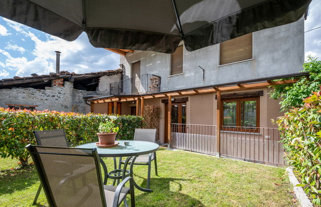 Apartamento de 1 quarto em Fénis com jardim - Foto 2