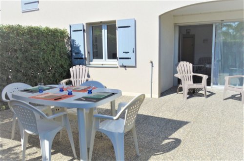 Foto 14 - Appartamento con 1 camera da letto a Saint-Cyprien con piscina e vista mare