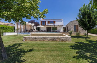 Photo 1 - Maison de 3 chambres à Sveti Petar u Šumi avec piscine privée et jardin