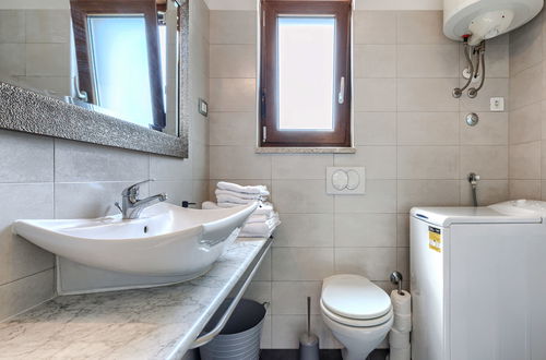 Foto 16 - Apartamento de 2 quartos em Novigrad com jardim e terraço