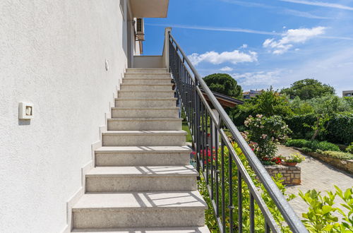 Foto 8 - Apartamento de 2 quartos em Novigrad com jardim e terraço