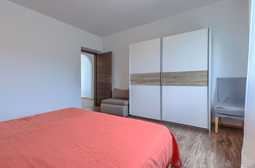 Foto 17 - Apartamento de 2 quartos em Novigrad com jardim e terraço