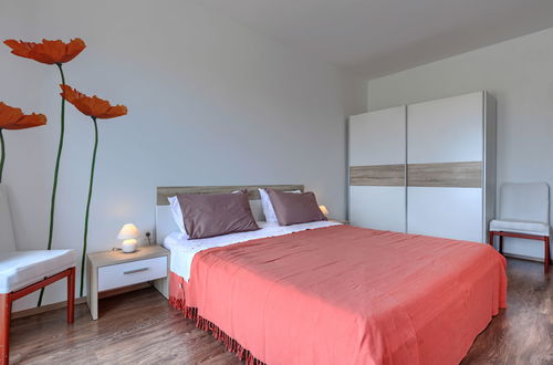 Foto 11 - Apartamento de 2 quartos em Novigrad com jardim e terraço