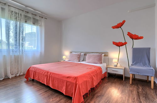 Foto 19 - Apartamento de 2 quartos em Novigrad com jardim e terraço