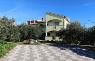 Photo 1 - Appartement de 2 chambres à Vrsi avec jardin et terrasse